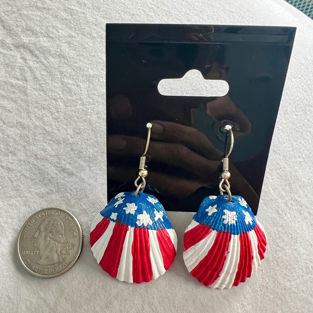 Hand painted shell earrings - Picture 2 of 2